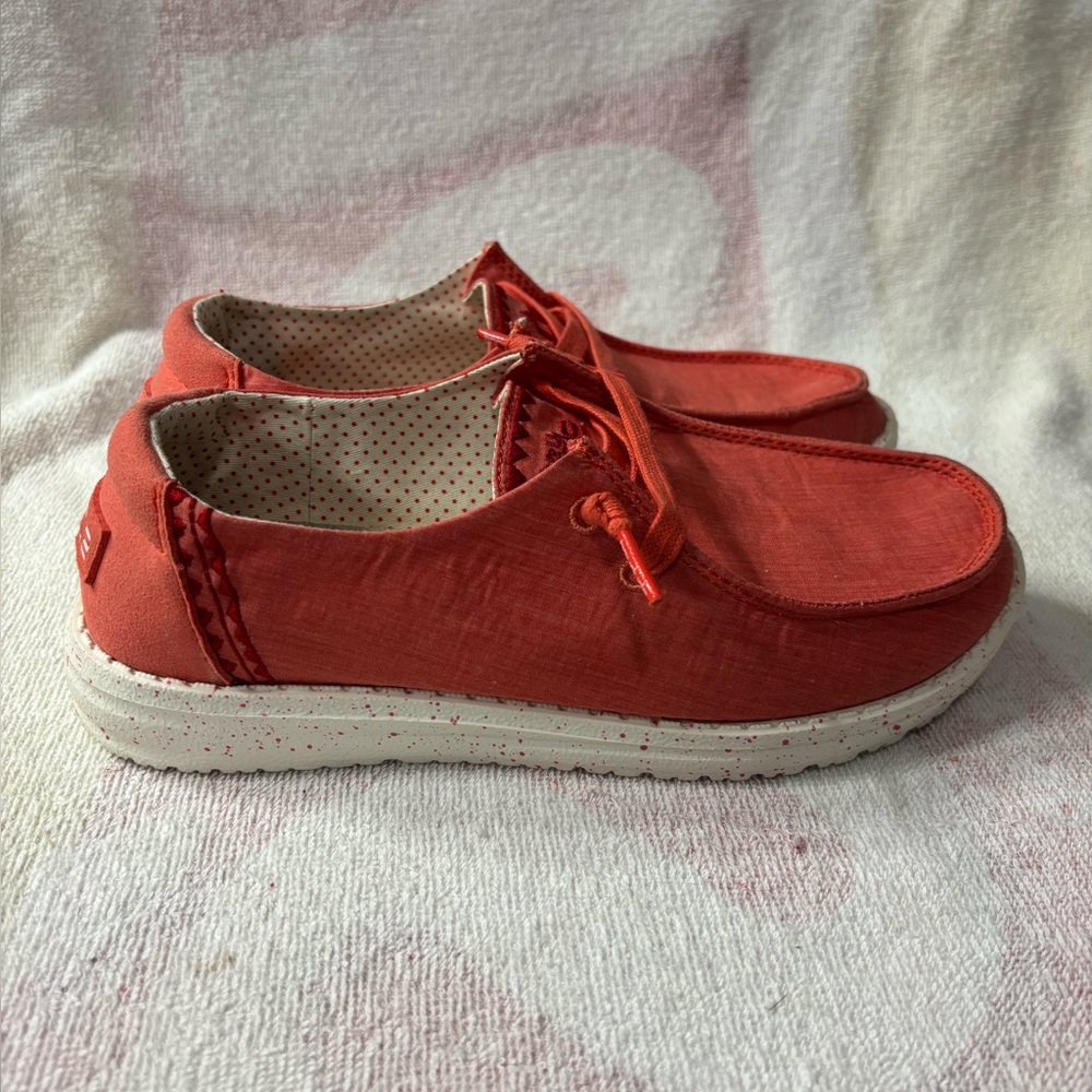 Hey Dude Inca Poppy Red Women’s Sz 5